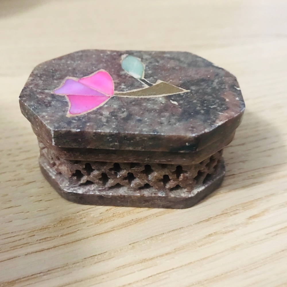 Tiny marble carved jewelry box. Bundle promo: send offer - 5 items for $35 🌸 - Picture 1 of 5